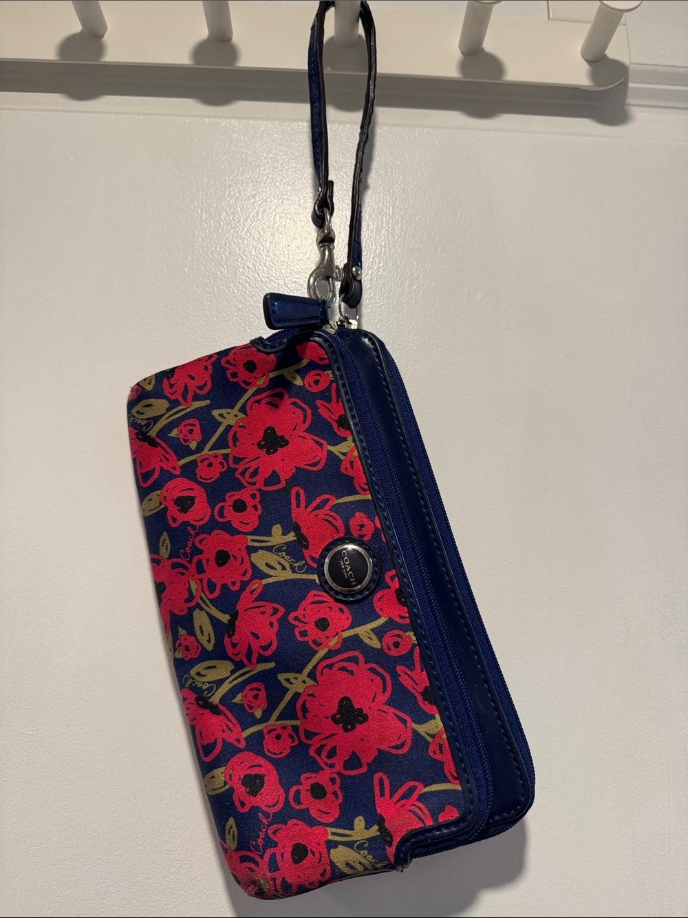 Coach Poppy Pink Floral Poppy Doodle Navy Blue Wristlet